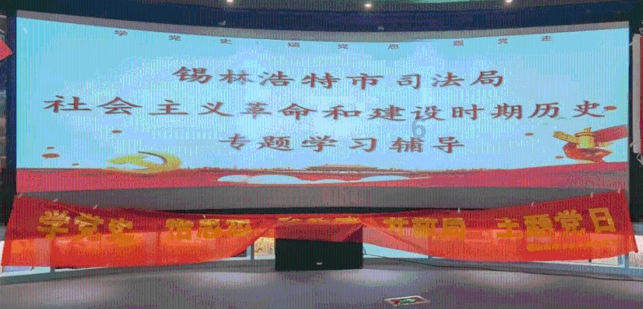 发现有趣热门话题的白色T恤衫搭配黑色高腰紧身裤,既干练又休闲,这套经典的穿搭你喜欢吗?红迪网
